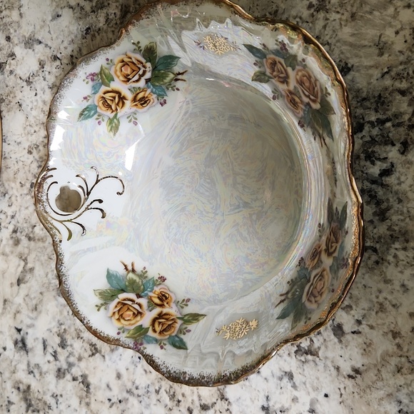 Final Price/Rare Scalloped Iridescent Yellow Rose Bowl - Picture 3 of 4